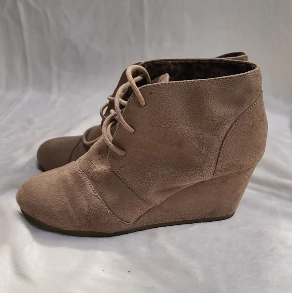 Maurices Shoes Maurices Womens Tan Wedge Ankle Boots Size 85